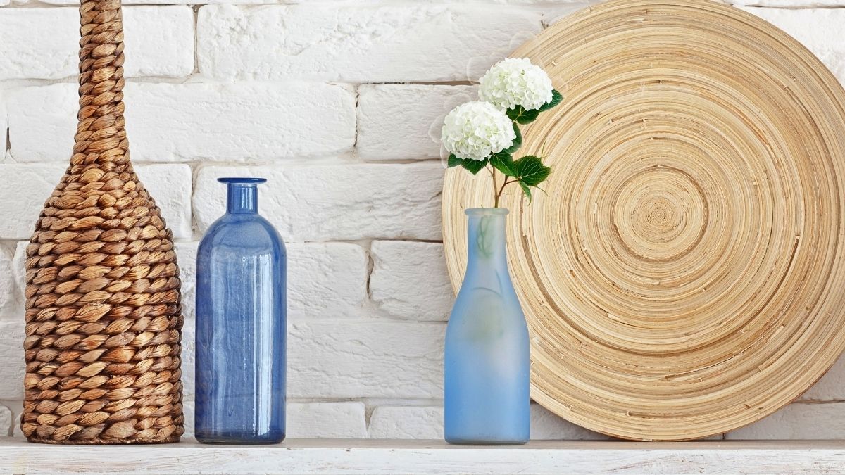 budget friendly home decor that looks expensive like glass vases, rattan trays and fresh flowers